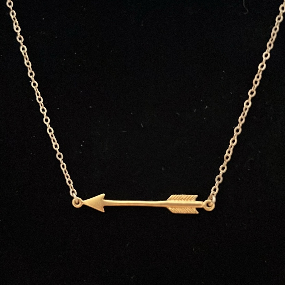 14k Gold Plated Arrow Necklace Thin Chain Pretty Design Pendant
